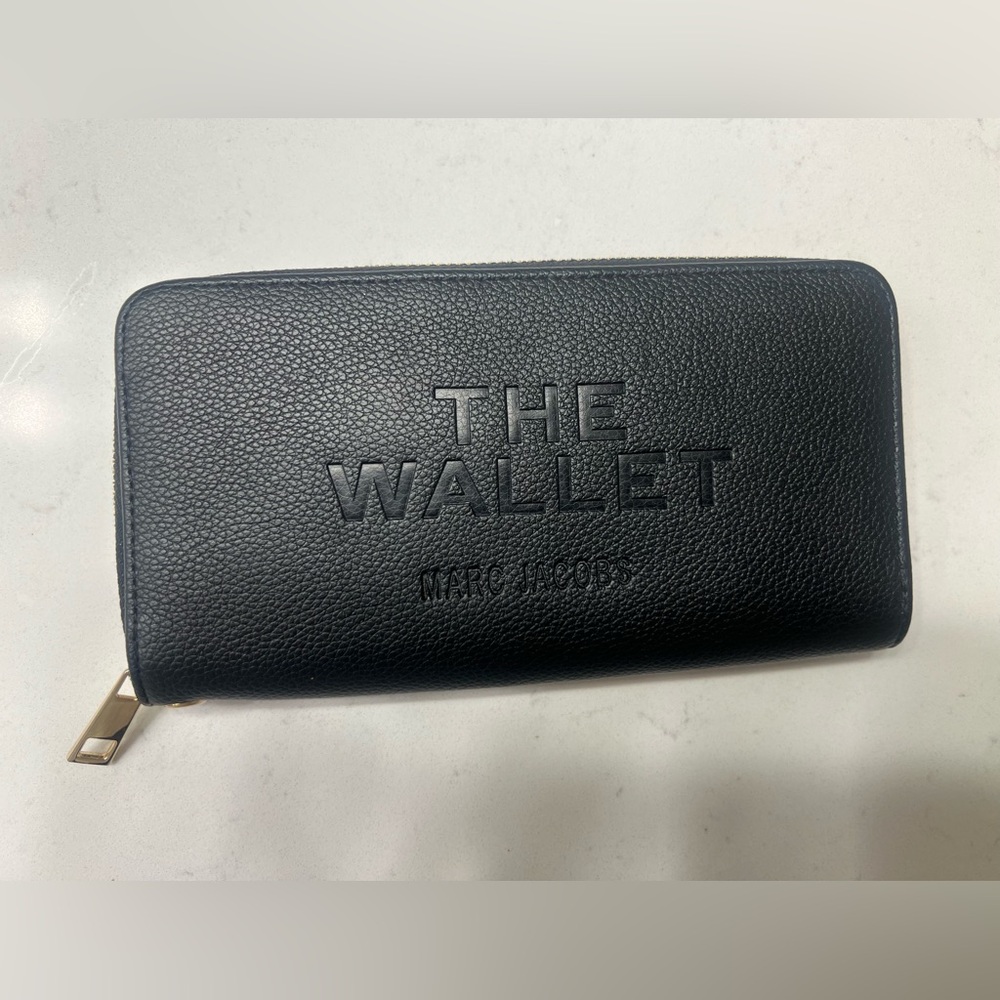 Marc Jacobs “The Wallet” Black Zip Around Leather Wallet – Gold Hardware - Picture 8 of 12